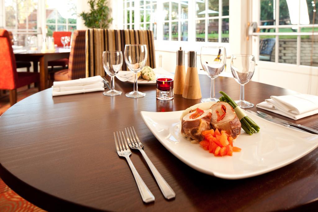 The White Horse Hotel Hertingfordbury ภายนอก รูปภาพ